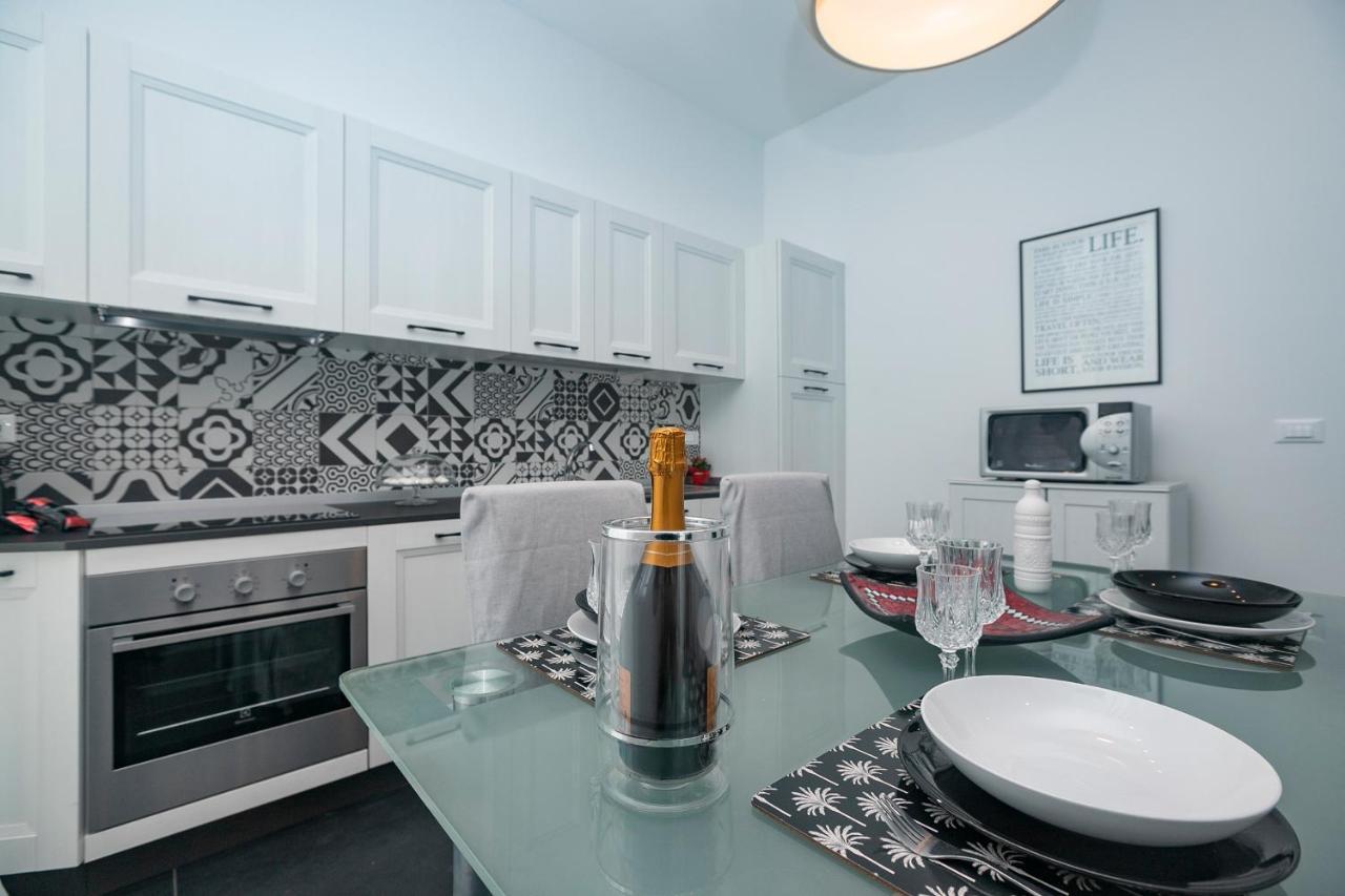 Real Italian Estate - Luxury Black&White Genova Esterno foto